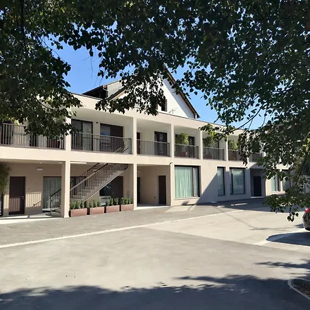 Soho Boutique * Laibach